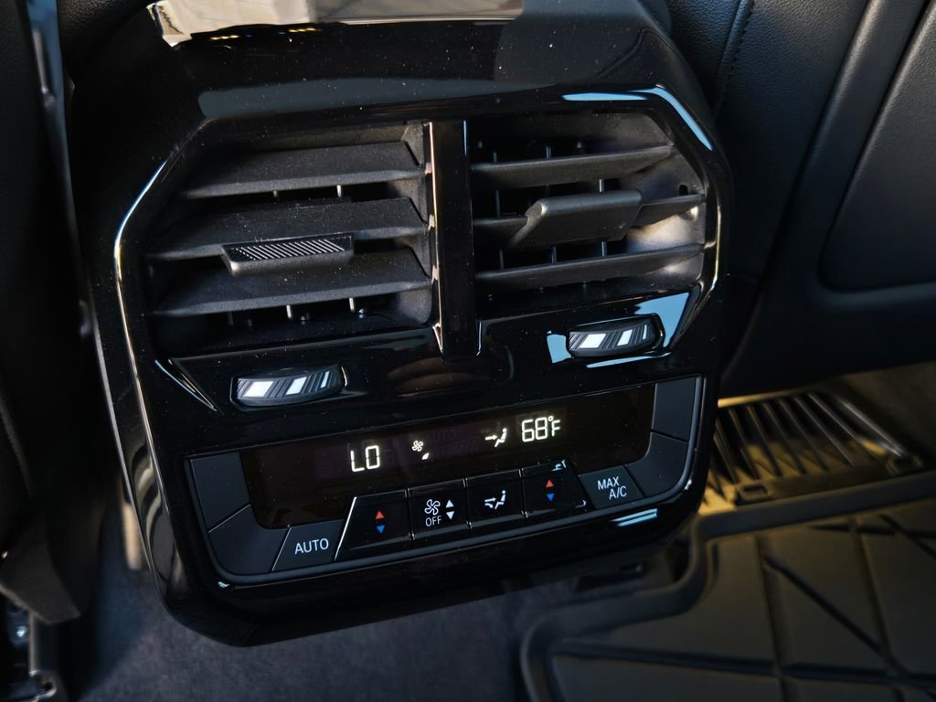 Used 2023 BMW iX xDrive50 image 15