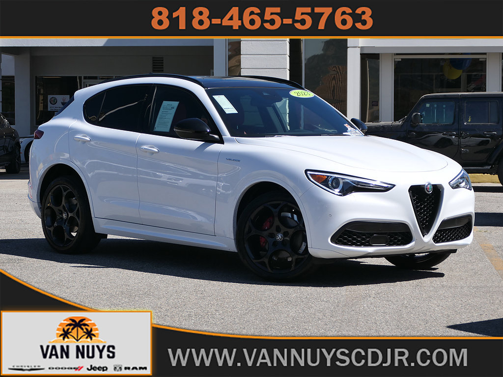 Used 2023 Alfa Romeo Stelvio Veloce AWD/4WD image 1
