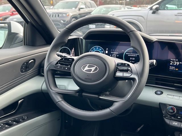 Certified 2025 Hyundai Elantra Limited image 16