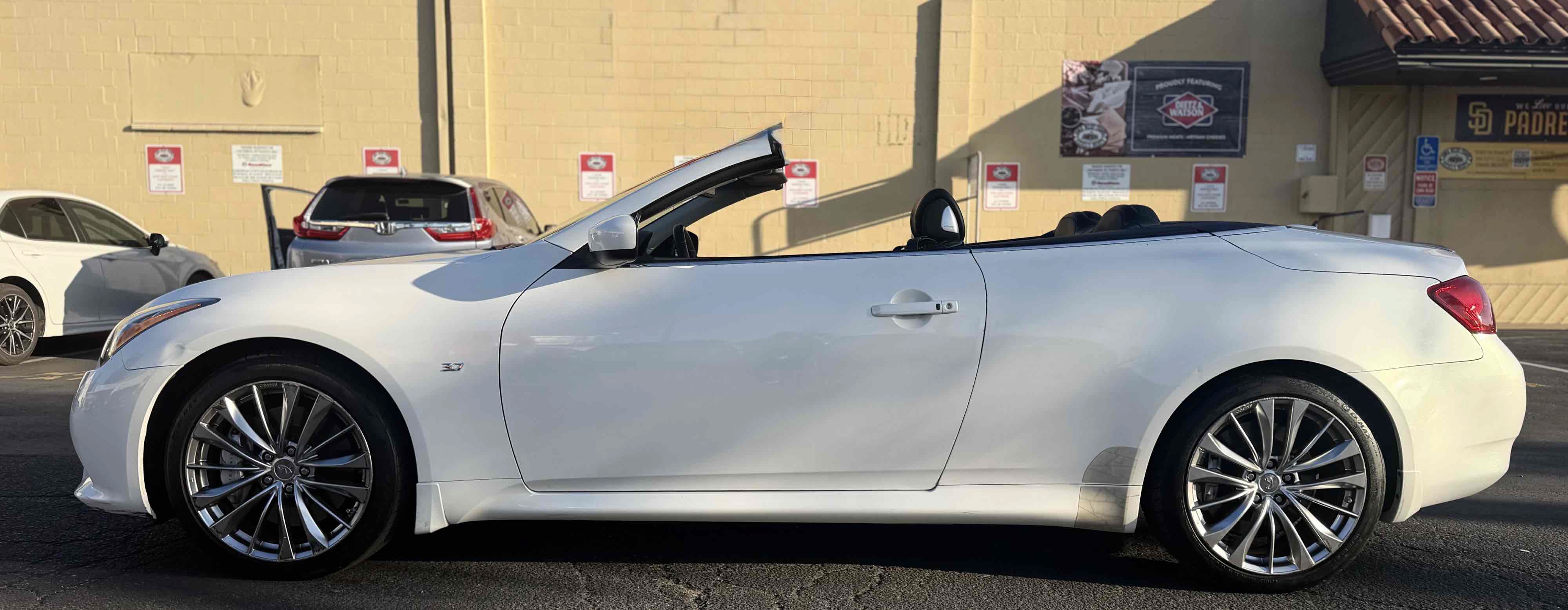 Used 2014 INFINITI Q60 Convertible w/ Premium Package RWD image 5