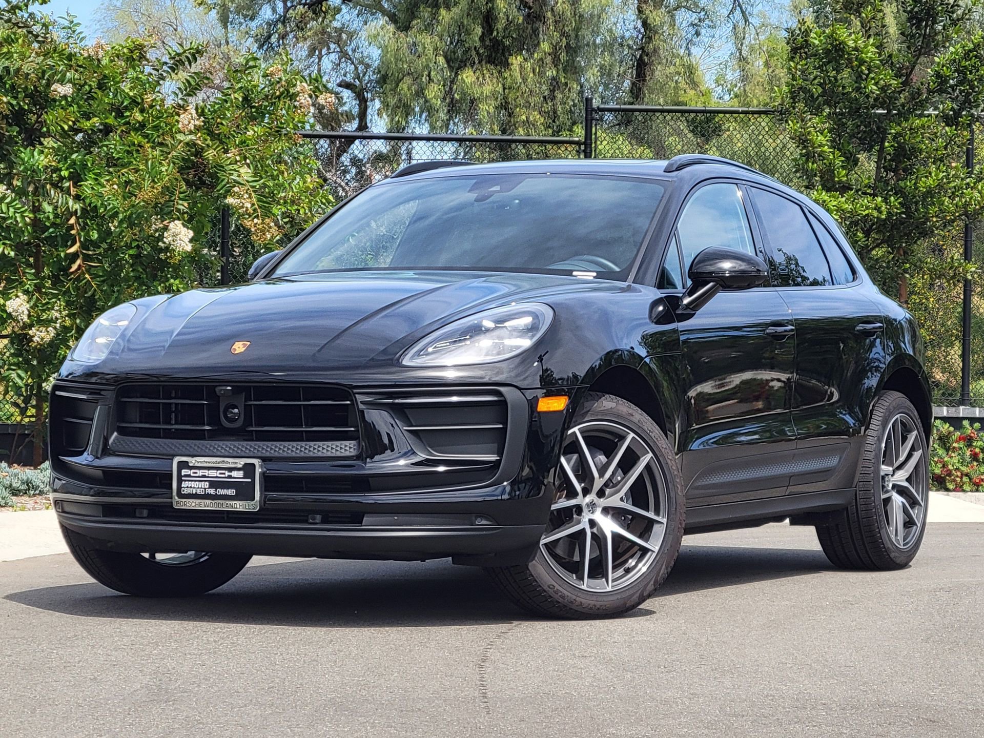 Used 2025 Porsche Macan image 1