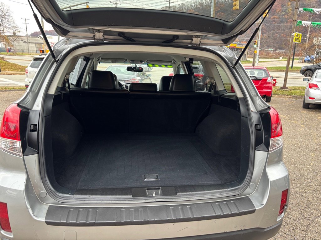 Used 2011 Subaru Outback 2.5i Limited image 6