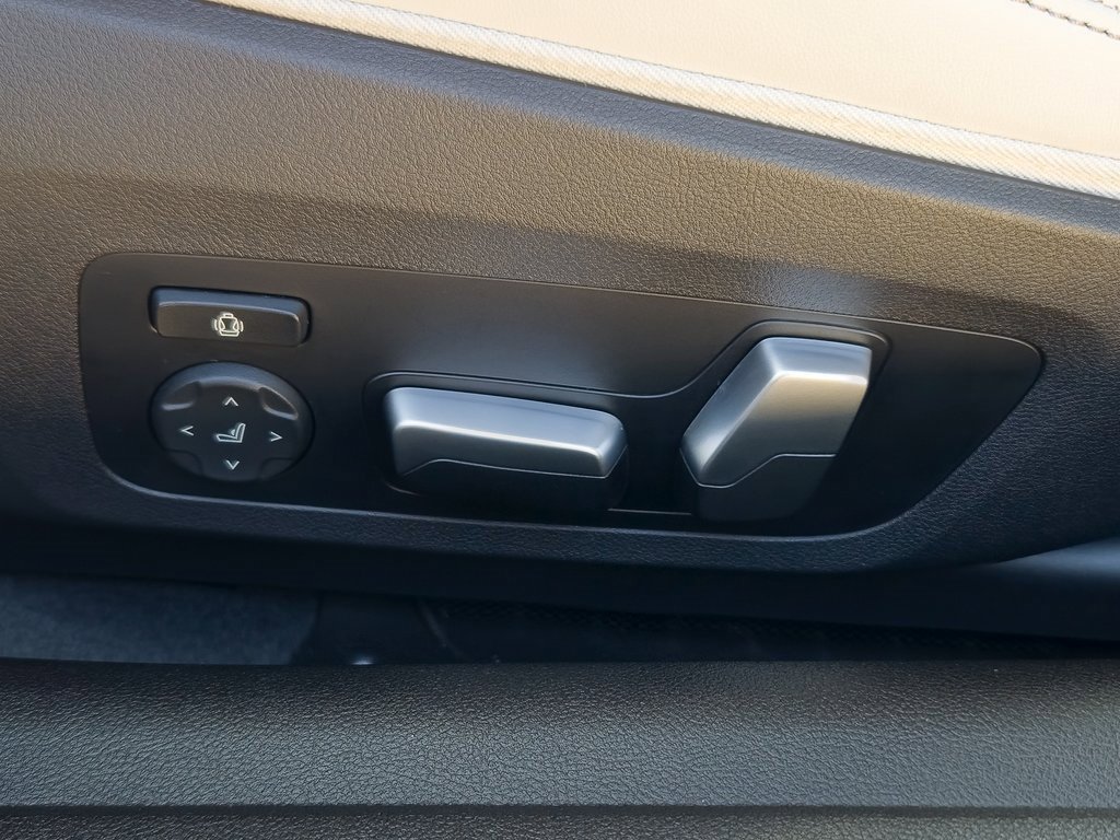 Used 2022 BMW M4 xDrive Competition w/ M Carbon Exterior Package image 11