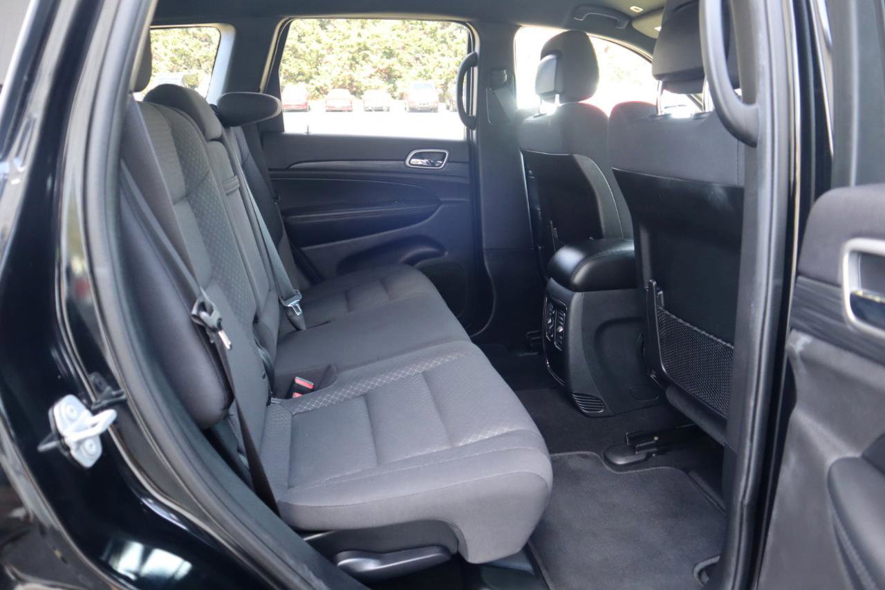 Used 2019 Jeep Grand Cherokee Laredo w/ 18" Wheel & 8.4" Radio Group image 46