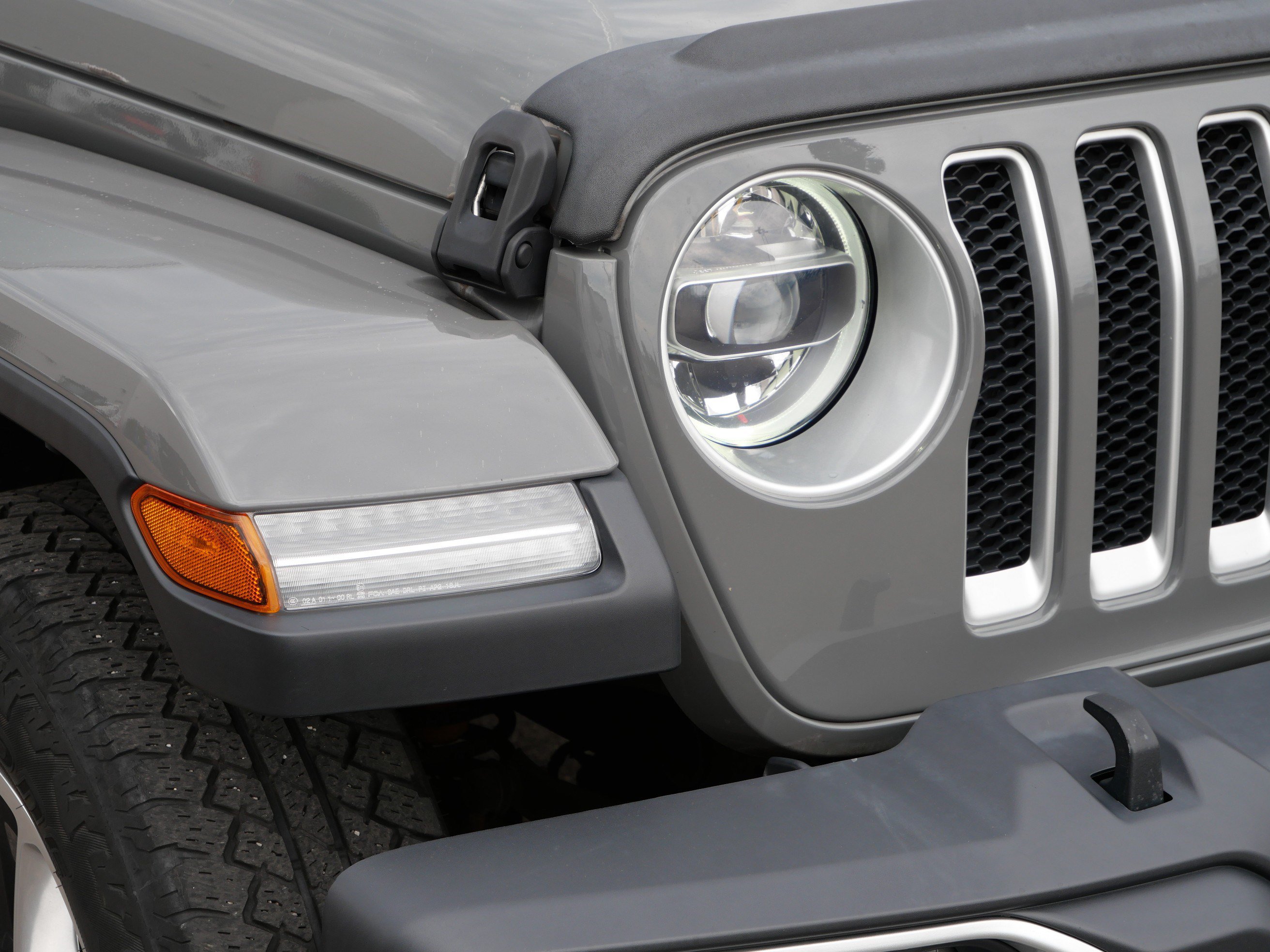 Used 2019 Jeep Wrangler Unlimited Sahara w/ Dual Top Group AWD/4WD image 16
