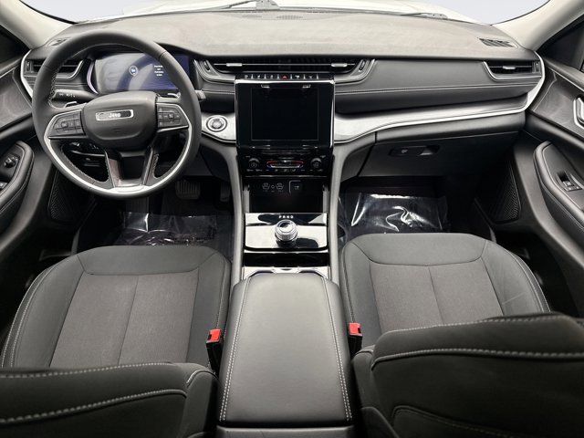 Used 2023 Jeep Grand Cherokee Laredo image 14