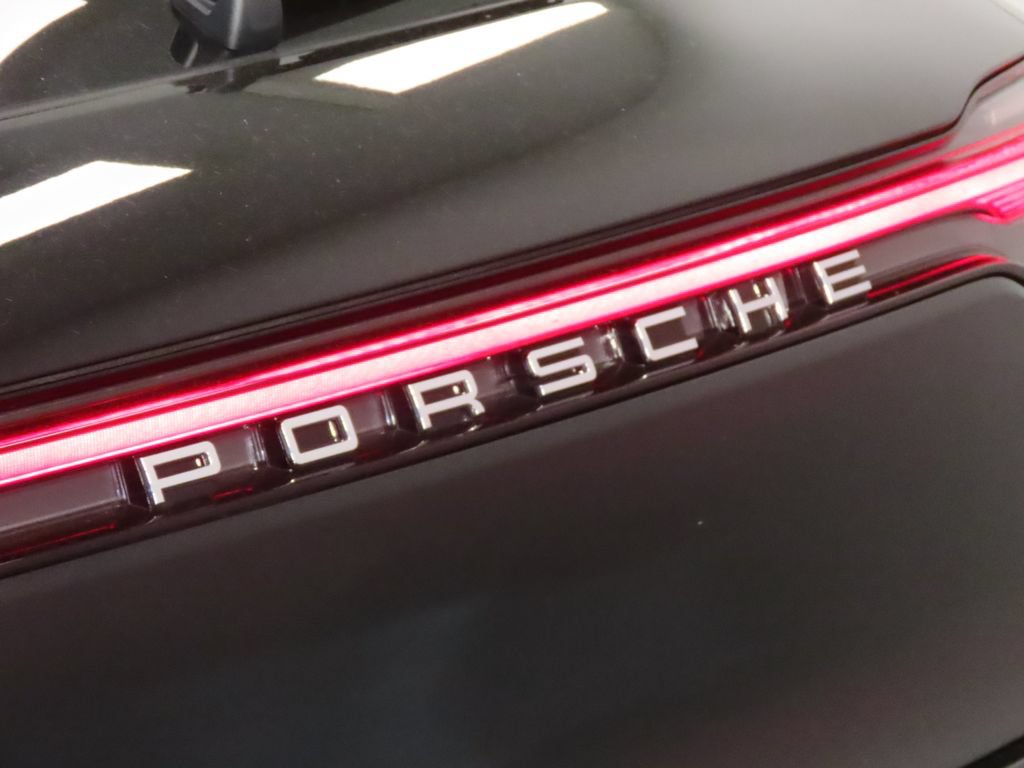 Certified 2026 Porsche Macan AWD/4WD image 12