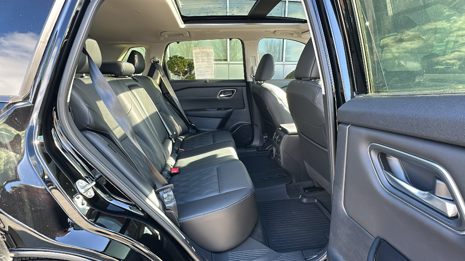Certified 2025 Nissan Rogue Platinum w/ Platinum Premium Package AWD/4WD image 24