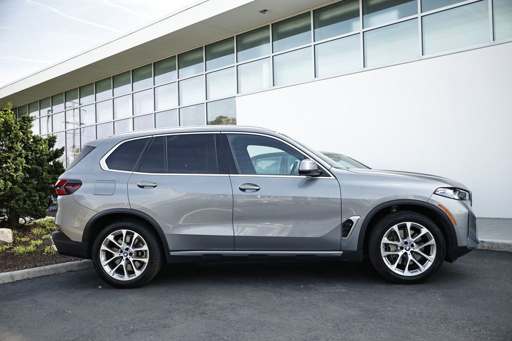 Used 2024 BMW X5 xDrive50e w/ Premium Package AWD/4WD image 4