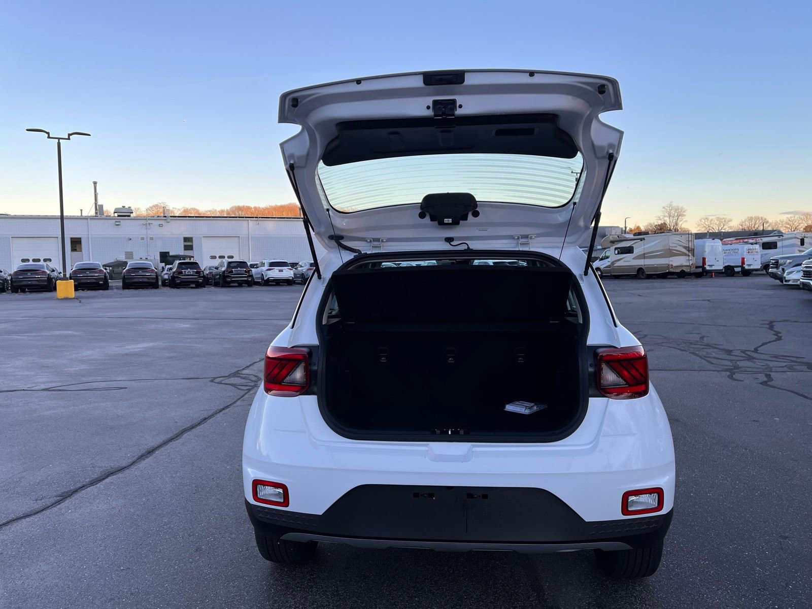 Used 2025 Hyundai Venue SEL image 19