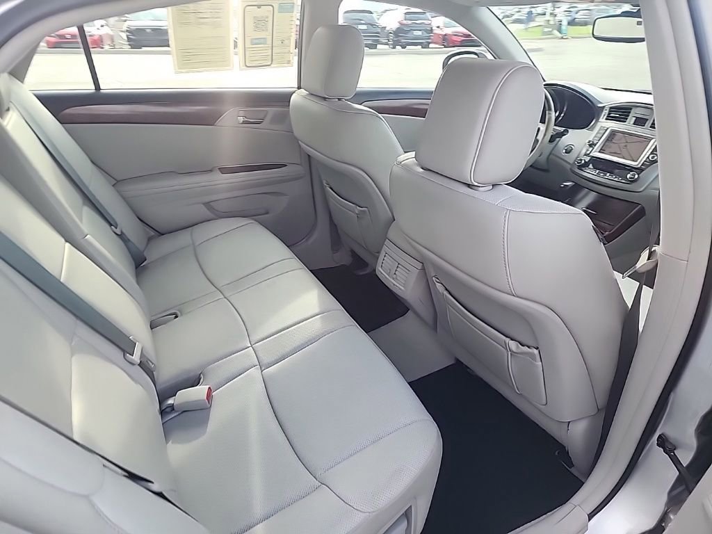 Used 2012 Toyota Avalon Limited image 26