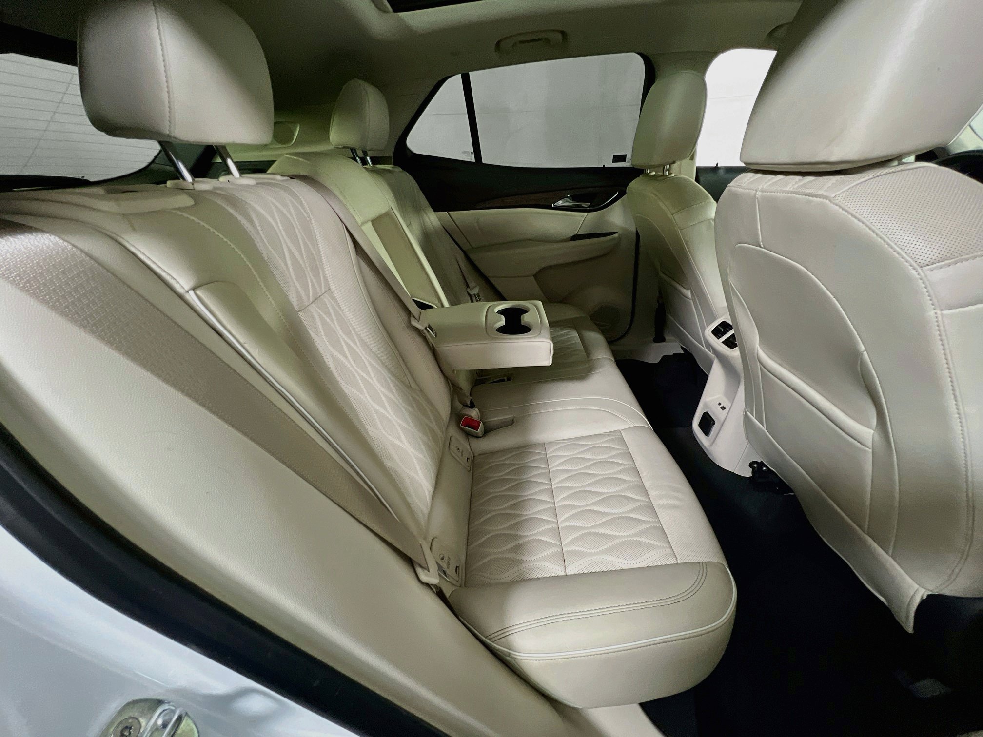 Used 2022 Buick Envision Avenir w/ Technology Package II FWD image 28