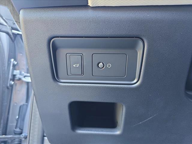 Certified 2024 Land Rover Discovery Dynamic SE image 25