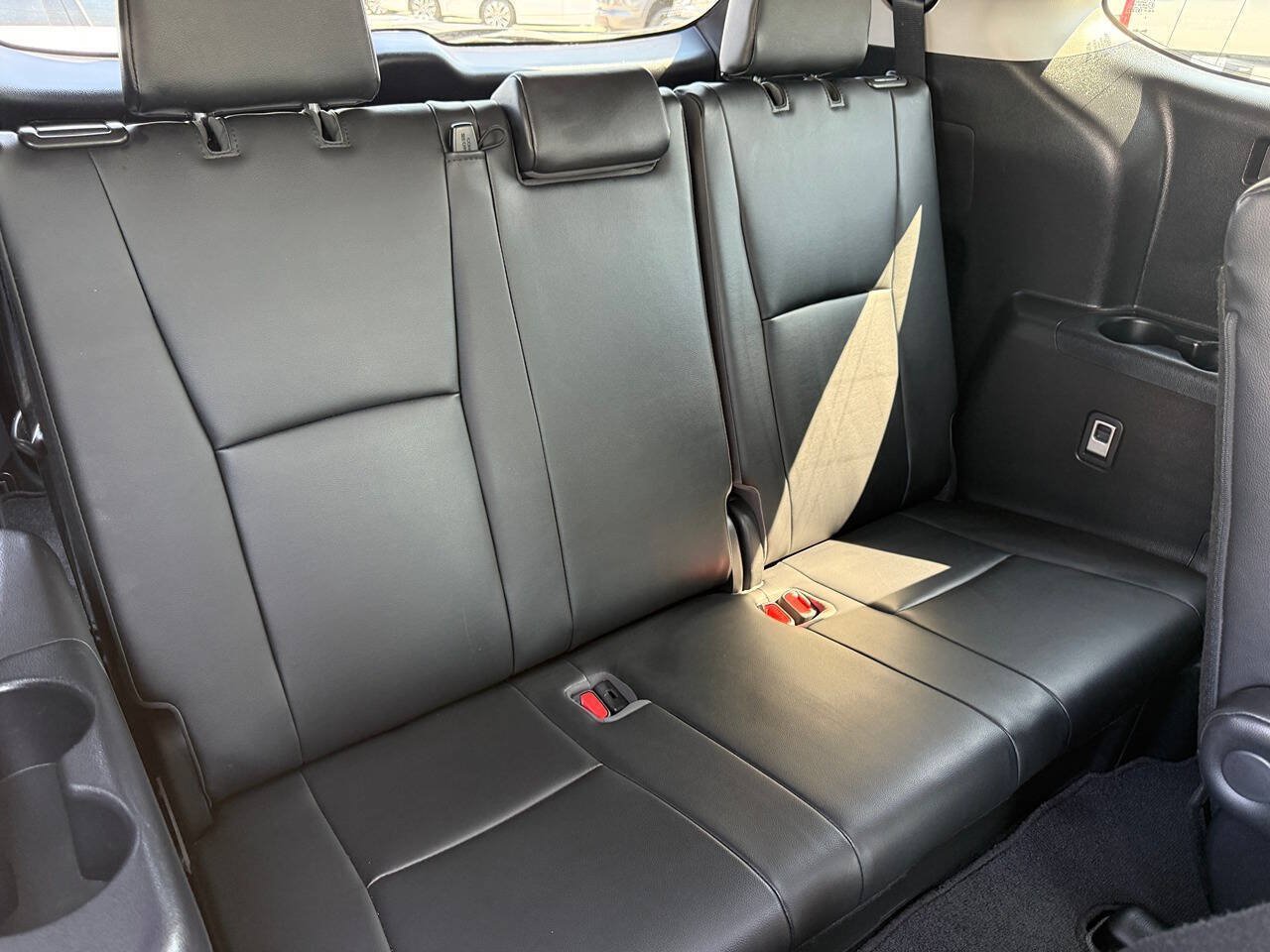 Used 2022 Toyota Highlander XLE AWD/4WD image 21