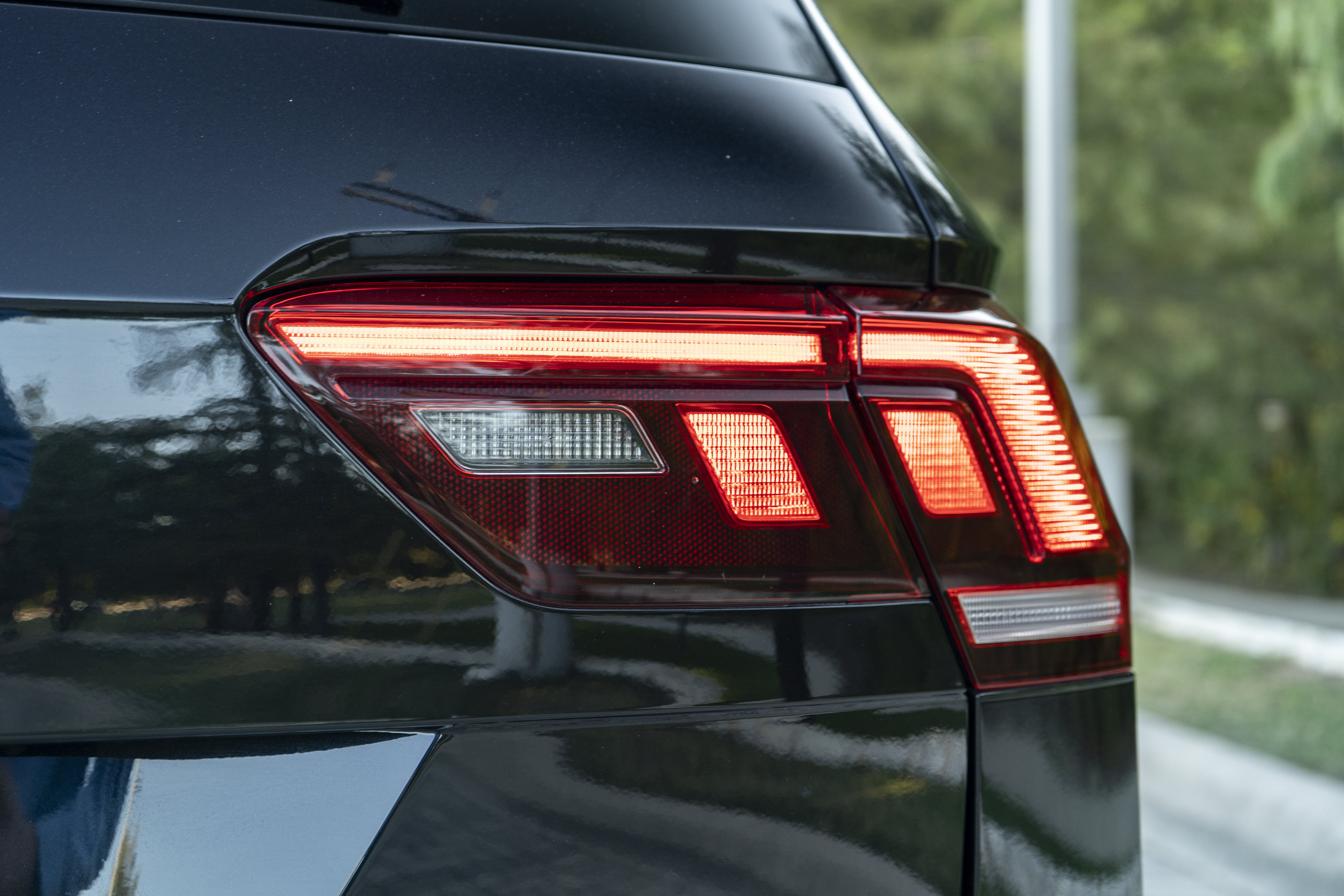 Certified 2020 Volkswagen Tiguan SEL FWD image 12