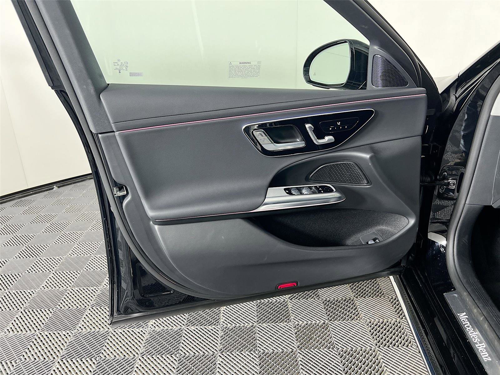 Used 2025 Mercedes-Benz E 350 4MATIC Sedan image 18