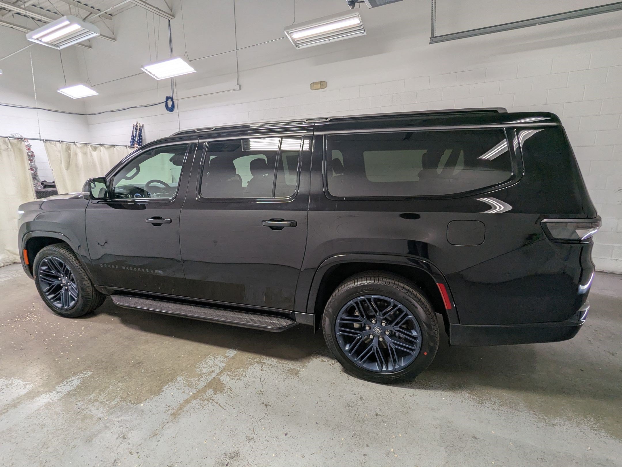 New 2026 Jeep Grand Wagoneer L 4WD image 9