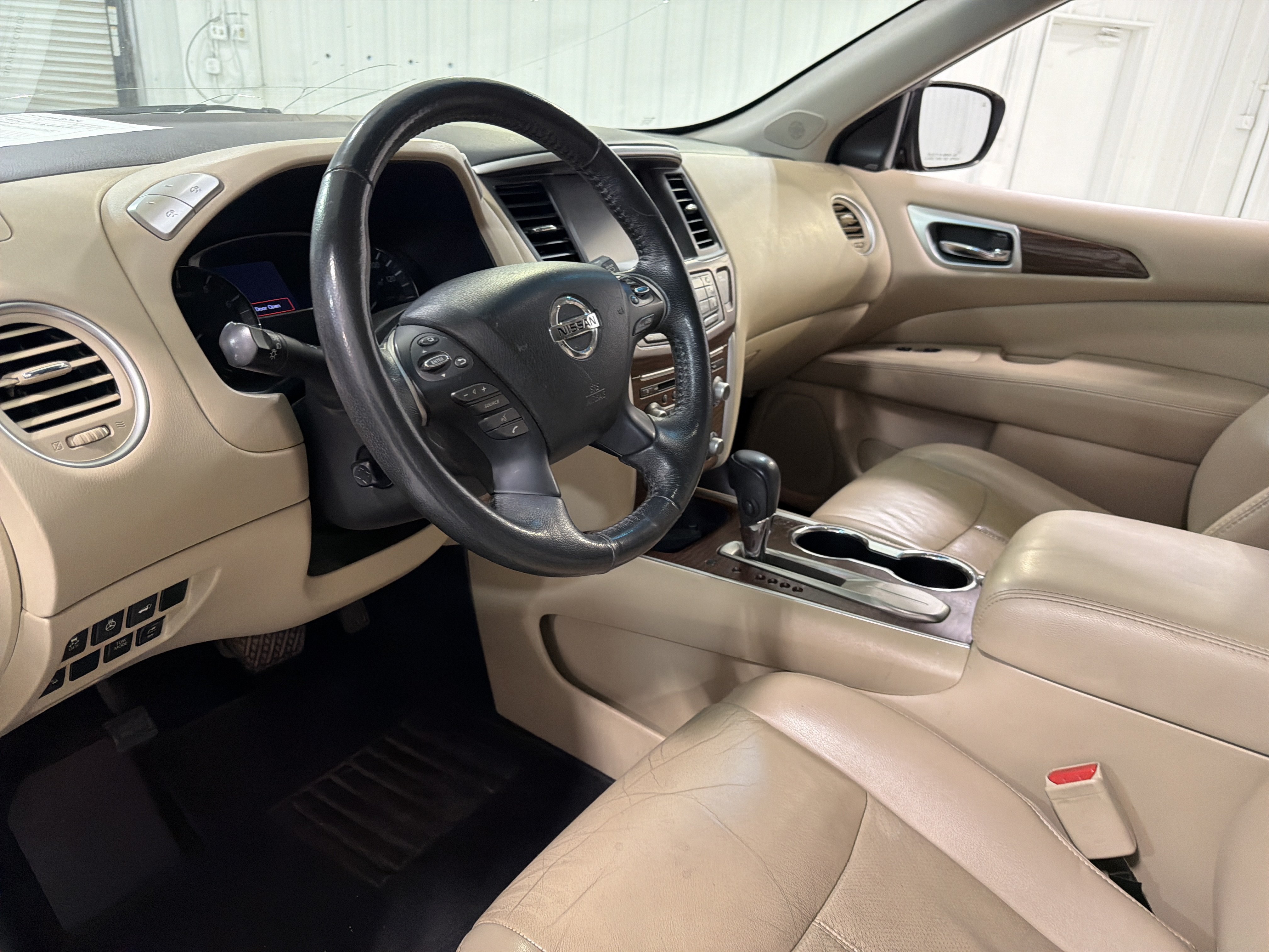 Used 2018 Nissan Pathfinder Platinum FWD image 15