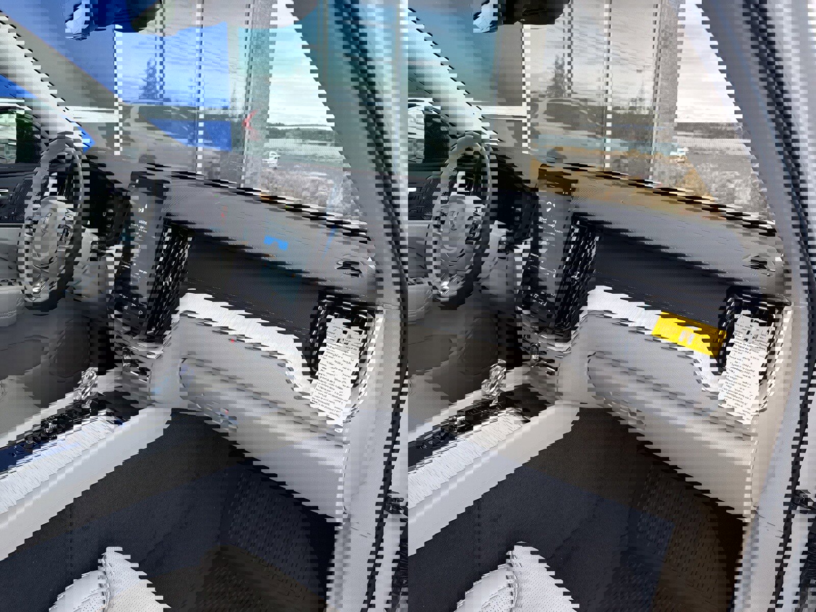 New 2026 Volvo XC60 B5 Ultra w/ Protection Package Premier image 14