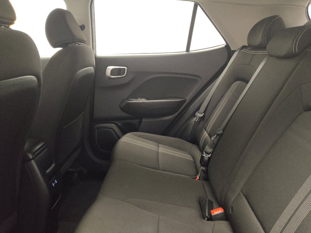 Used 2025 Hyundai Venue SEL image 18