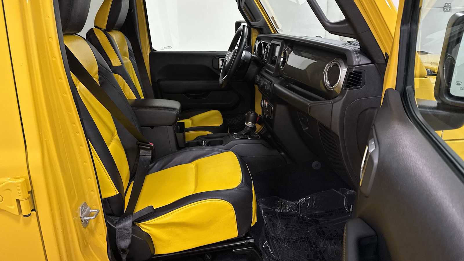 Used 2019 Jeep Wrangler Unlimited Sahara image 30