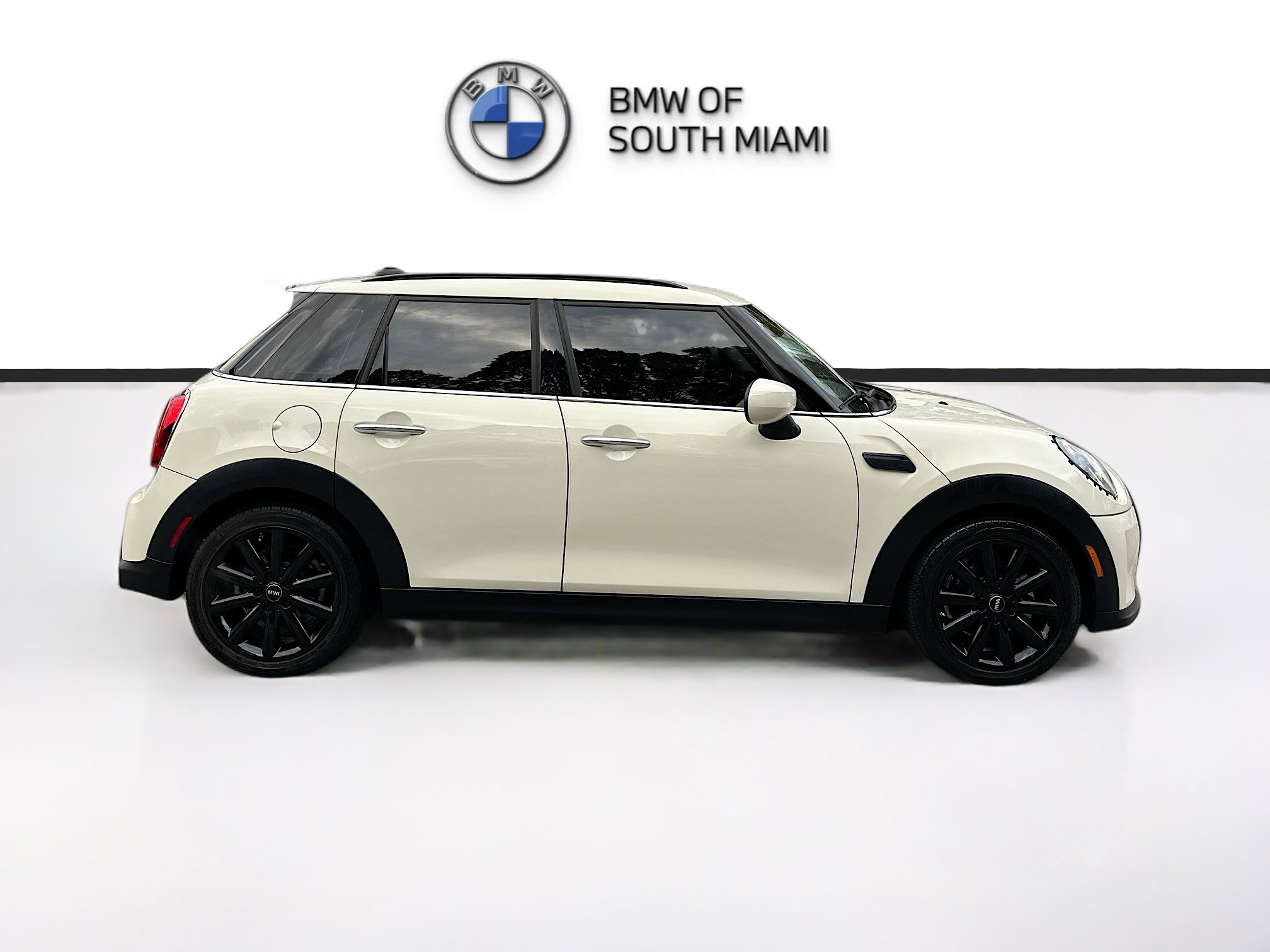 Used 2022 MINI Cooper 4-Door Hardtop image 8