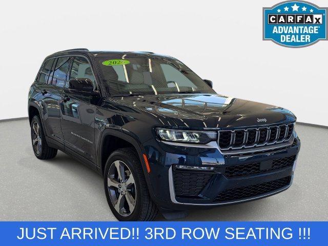 Used 2026 Jeep Grand Cherokee Limited AWD/4WD image 3
