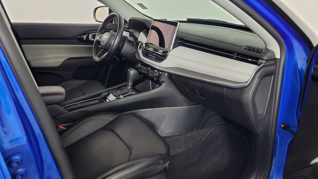 Used 2022 Jeep Compass Limited image 37