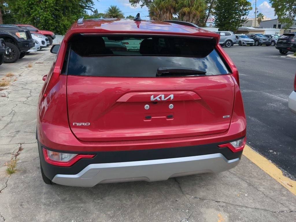Certified 2025 Kia Niro LX FWD image 11