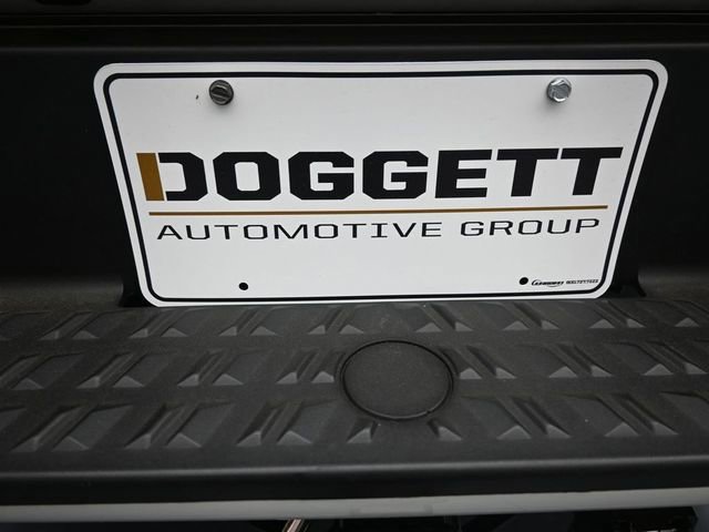 Used 2022 Nissan Titan SV image 2