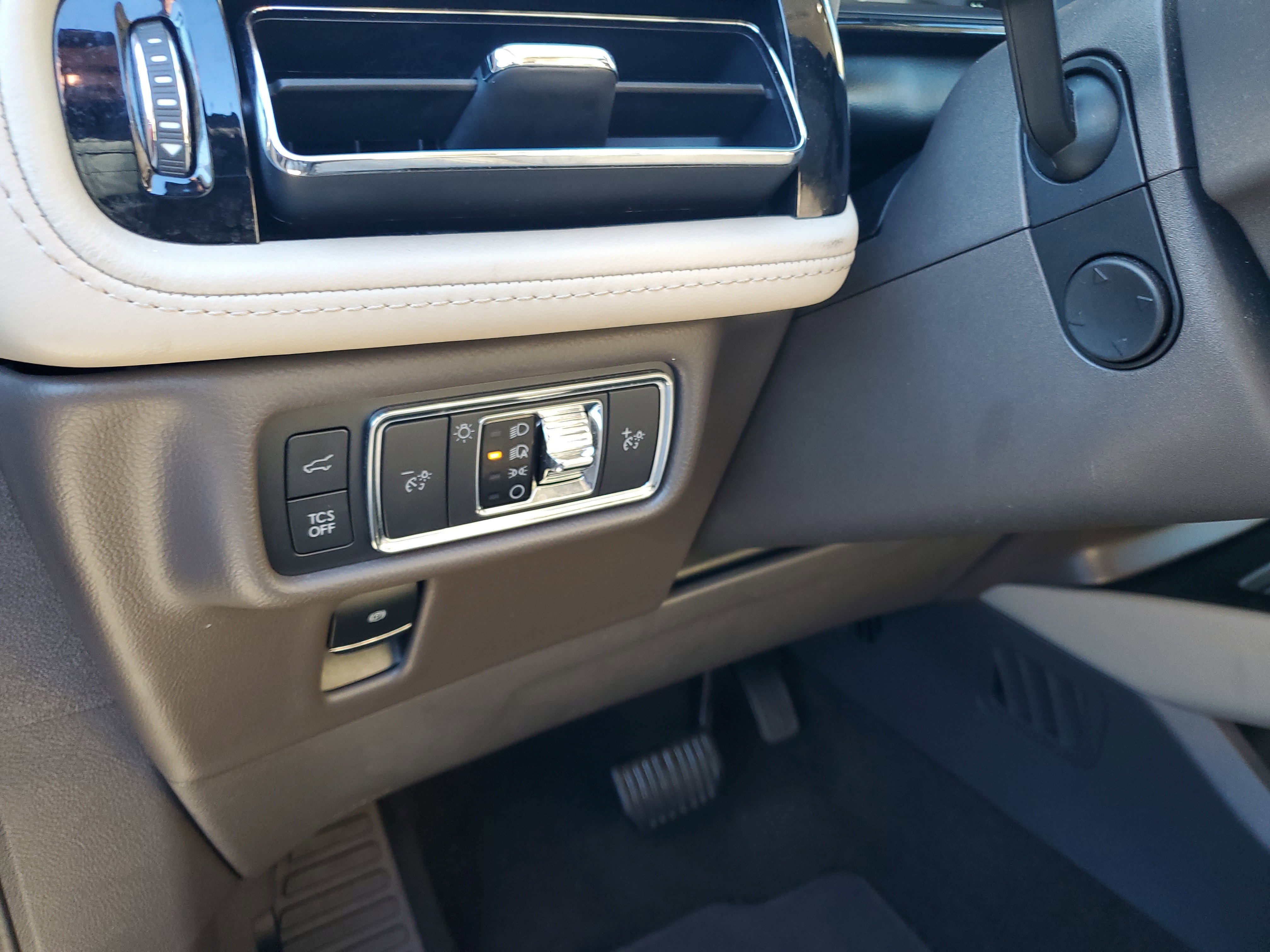 Used 2022 Lincoln Nautilus FWD w/ Premium Package image 18