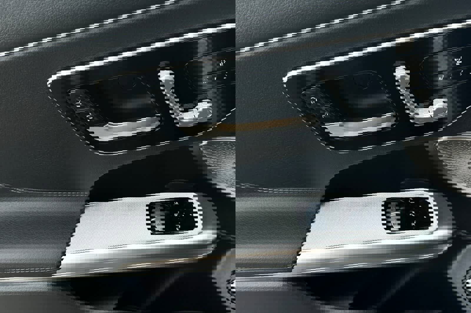 Used 2024 Mercedes-Benz CLE 300 4MATIC Coupe image 13