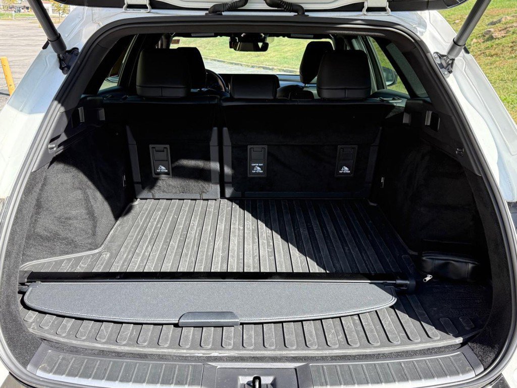 Certified 2025 Toyota Crown Signia AWD/4WD image 4