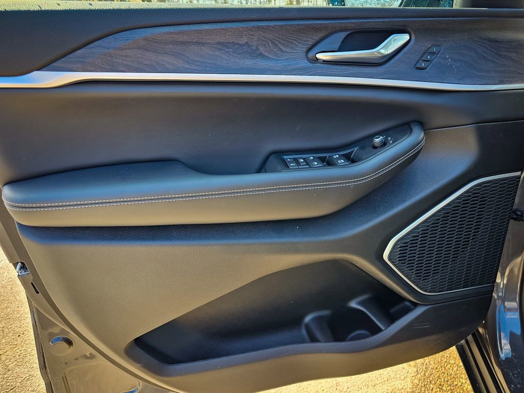 New 2026 Jeep Grand Cherokee L Limited image 9