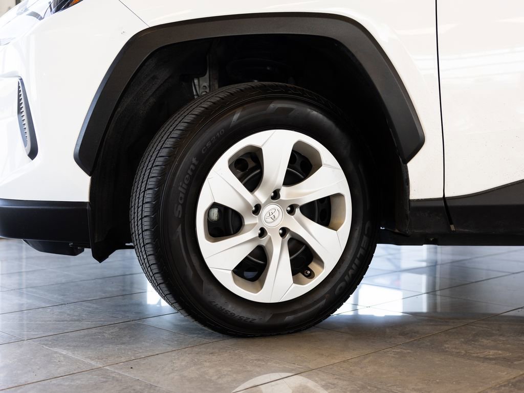 Used 2024 Toyota RAV4 LE AWD/4WD image 9
