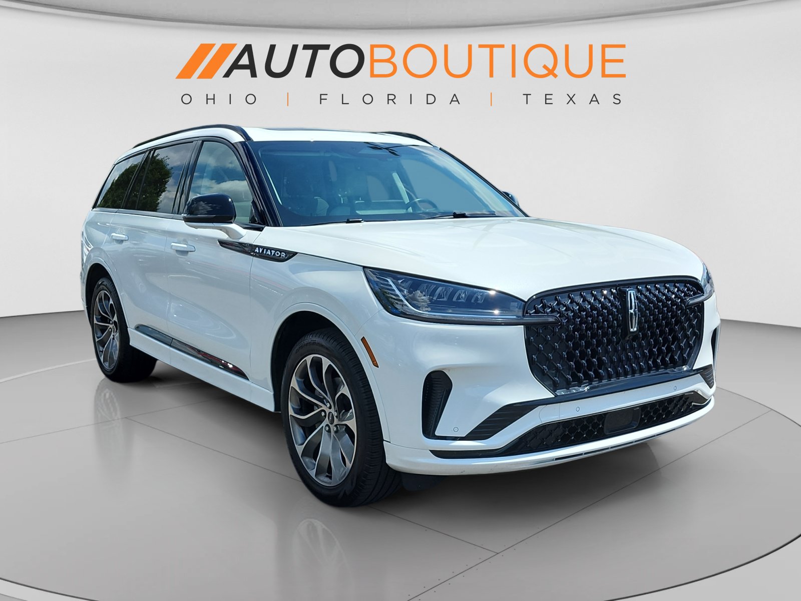 Used 2025 Lincoln Aviator AWD w/ Jet Appearance Package image 7