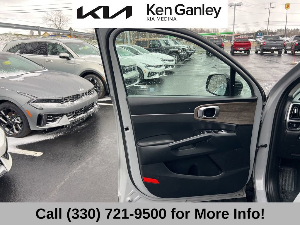 Certified 2022 Kia Sorento EX w/ Panoramic Sunroof Package image 26