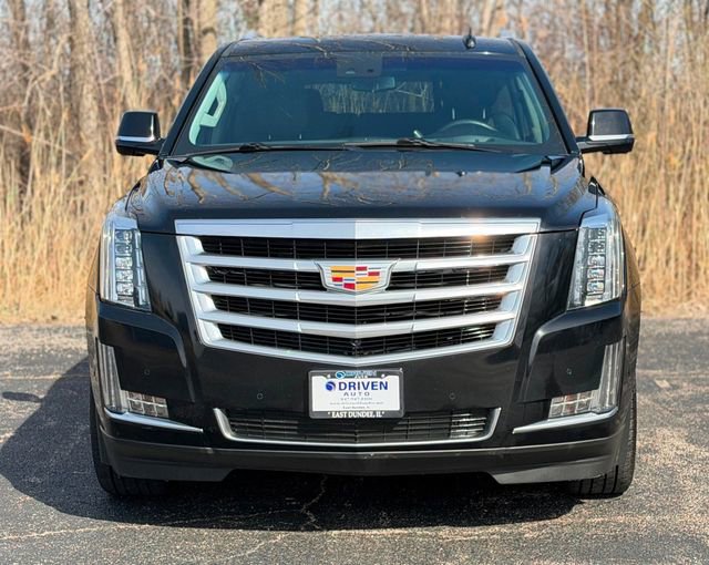 Used 2019 Cadillac Escalade Luxury image 2