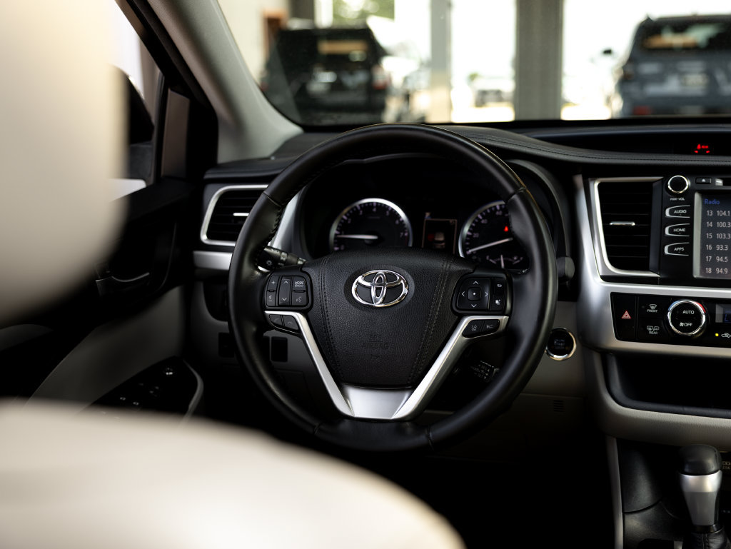 Used 2017 Toyota Highlander XLE AWD/4WD image 14