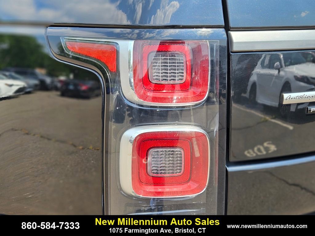 Used 2021 Land Rover Range Rover Long Wheelbase Autobiography image 9