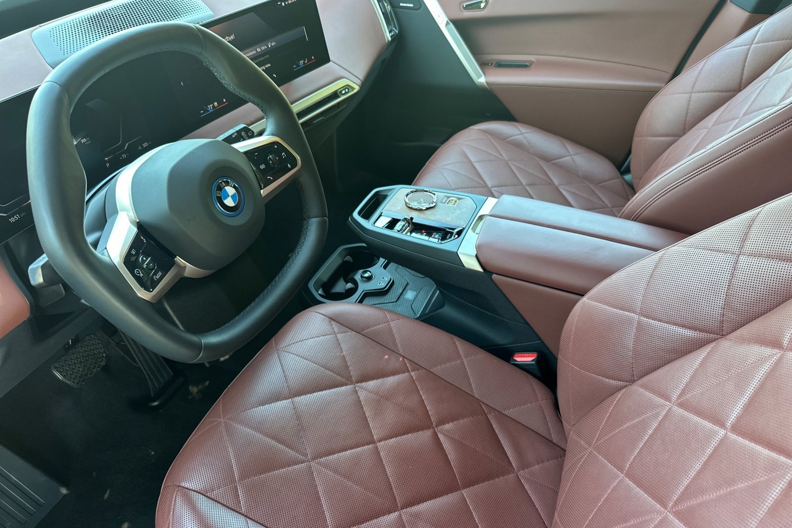 Used 2024 BMW iX xDrive50 w/ Sport Package AWD/4WD image 11