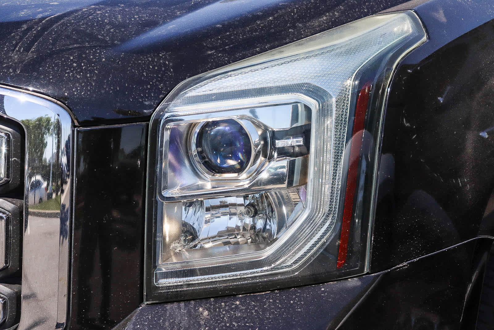 Used 2016 GMC Yukon SLT image 2