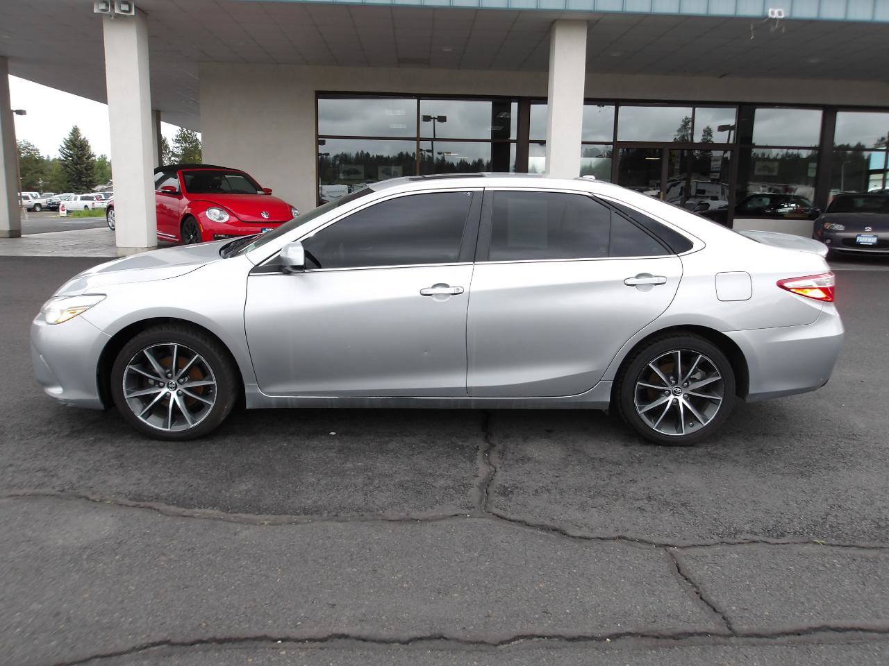 Used 2016 Toyota Camry XSE w/ Moonroof Package FWD image 2