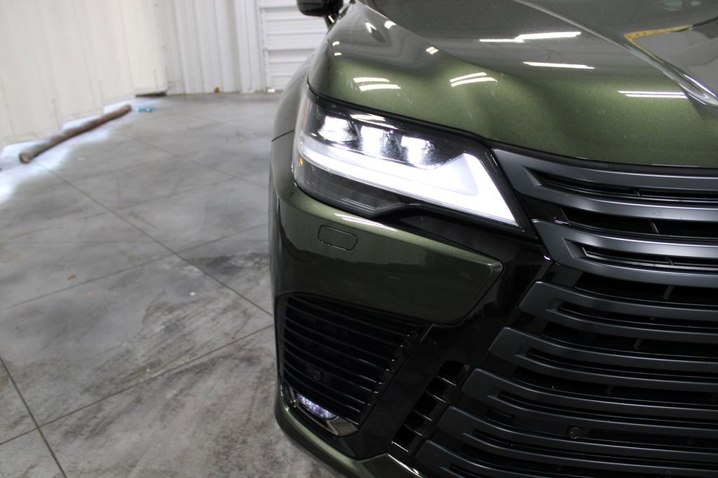 Used 2025 Lexus LX 700h Luxury image 12