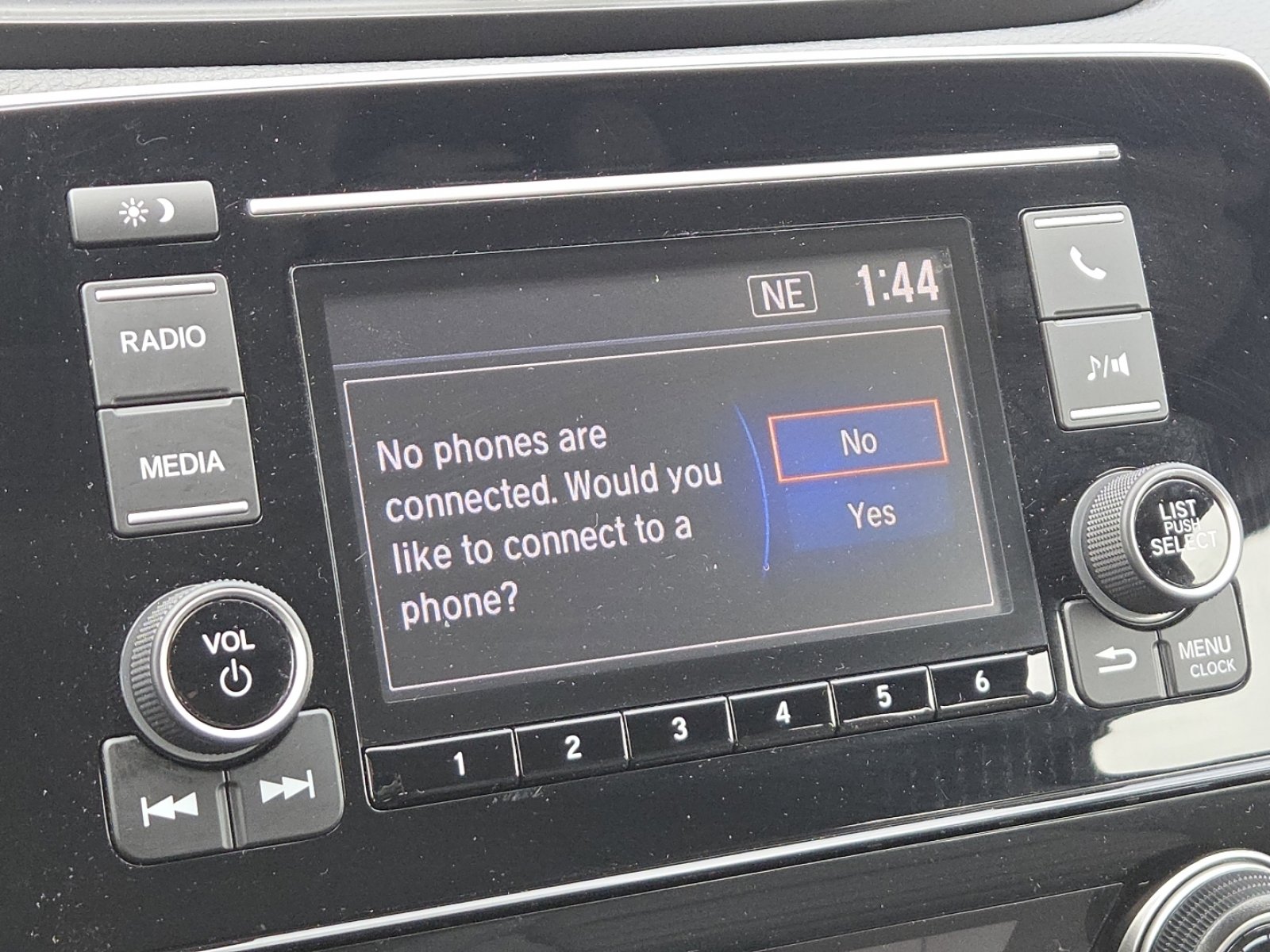 Used 2018 Honda CR-V LX image 3