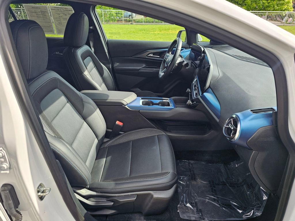 Used 2025 Chevrolet Equinox EV LT w/ Convenience Package FWD image 11