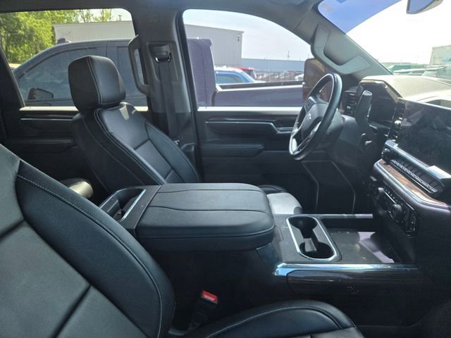 Used 2025 Chevrolet Silverado 2500 LT w/ Trail Boss Package AWD/4WD image 4