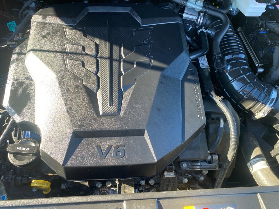 Used 2023 Kia Carnival LX image 18