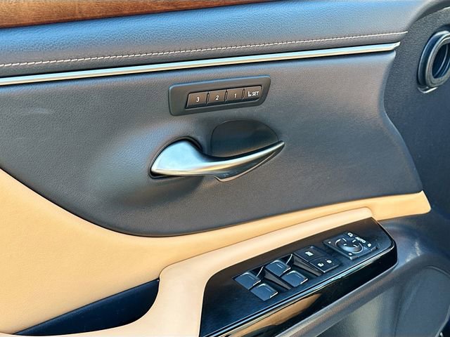 Used 2023 Lexus ES 350 w/ Premium Package image 17