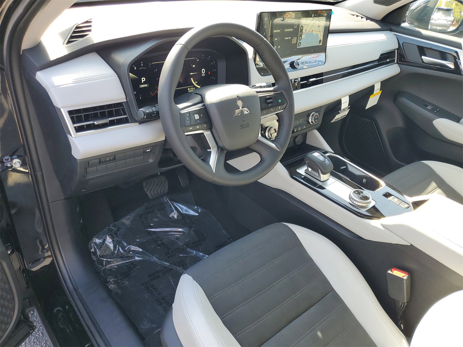 New 2025 Mitsubishi Outlander SE image 6